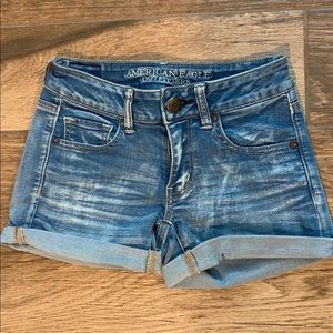 LIGHT WASH AMERICAN EAGLE MIDI SHORTS